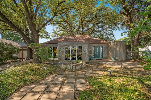6237 Calmont Avenue, Fort Worth, TX 76116