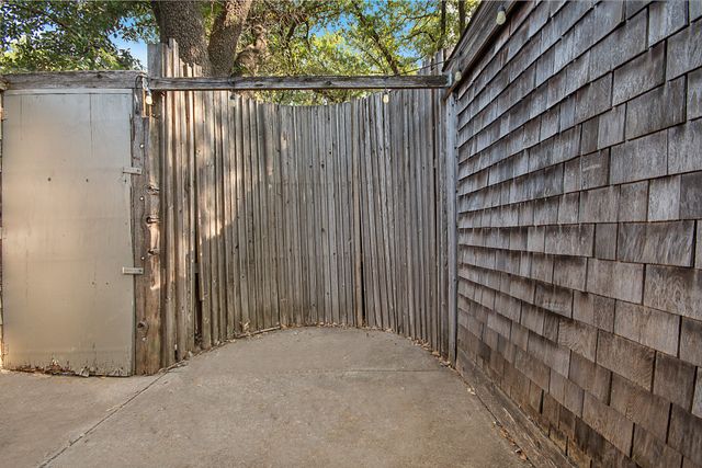 6237 Calmont Avenue, Fort Worth, TX 76116