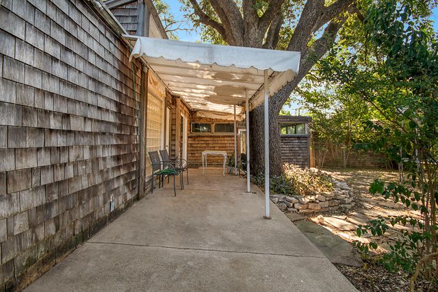 6237 Calmont Avenue, Fort Worth, TX 76116