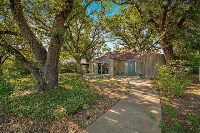 6237 Calmont Avenue, Fort Worth, TX 76116
