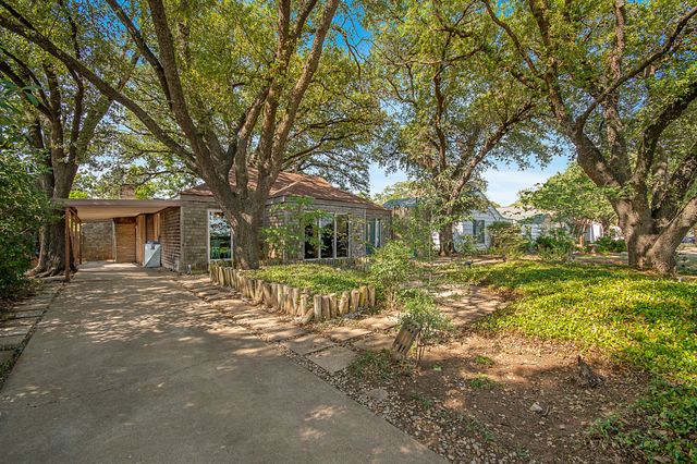 6237 Calmont Avenue, Fort Worth, TX 76116