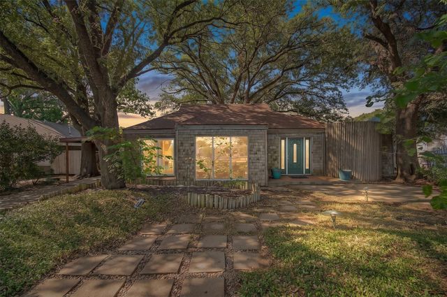 6237 Calmont Avenue, Fort Worth, TX 76116