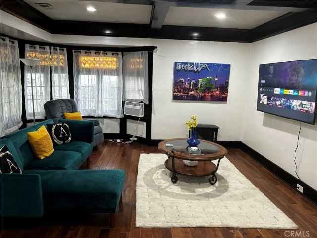 4727 Oakwood Avenue, Los Angeles, CA 90004
