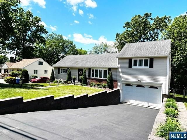 321 Maplewood Drive, Paramus, NJ 07652