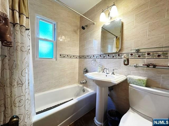 321 Maplewood Drive, Paramus, NJ 07652