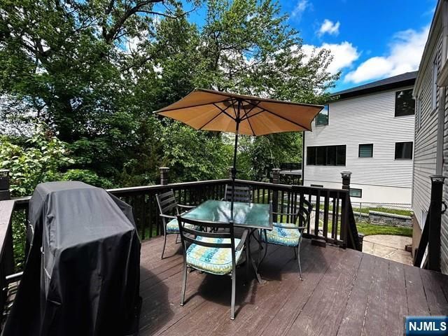 321 Maplewood Drive, Paramus, NJ 07652