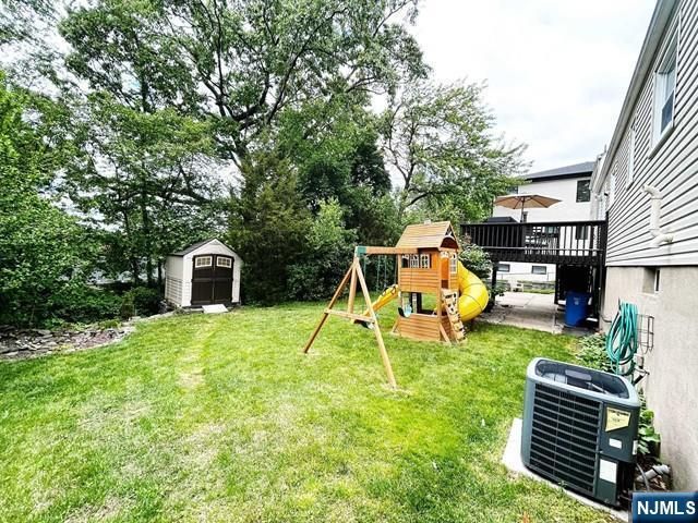 321 Maplewood Drive, Paramus, NJ 07652