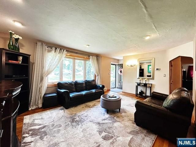 321 Maplewood Drive, Paramus, NJ 07652