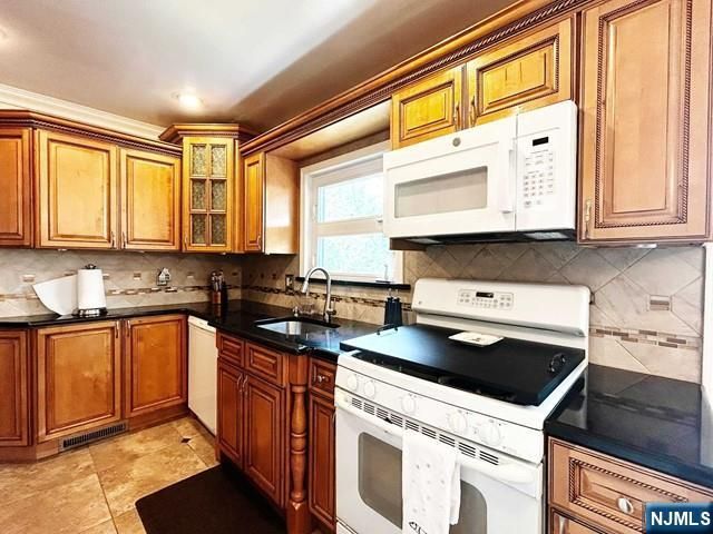 321 Maplewood Drive, Paramus, NJ 07652