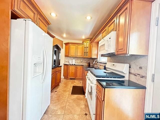 321 Maplewood Drive, Paramus, NJ 07652