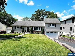 321 Maplewood Drive, Paramus, NJ 07652