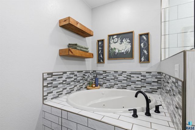701 W Cascade St Street, Sioux Falls, SD 57018