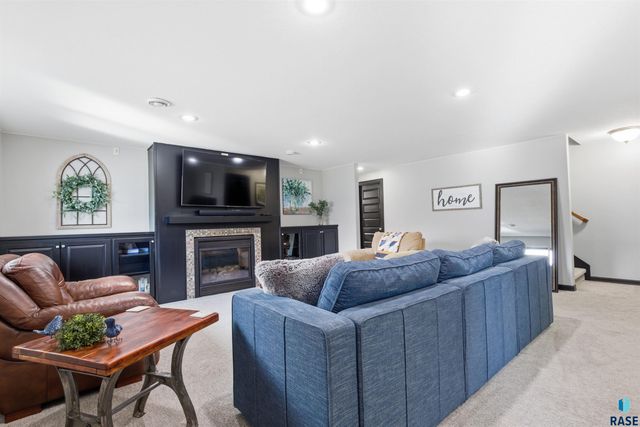 701 W Cascade St Street, Sioux Falls, SD 57018
