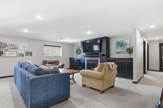 701 W Cascade St Street, Sioux Falls, SD 57018