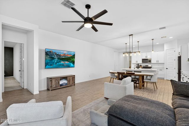 11303 E UTAH Avenue, Mesa, AZ 85212