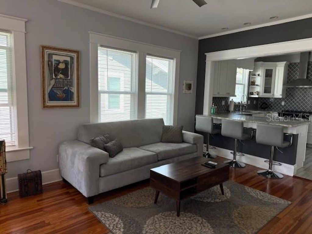 Image 11 of property listing at 121 W NORTH STREET, Tampa, FL 33604