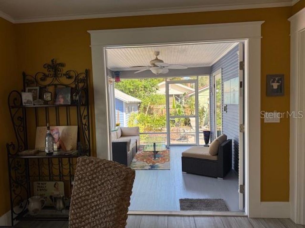 Image 19 of property listing at 121 W NORTH STREET, Tampa, FL 33604