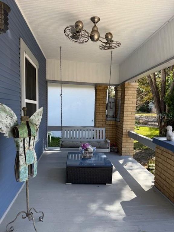 Image 4 of property listing at 121 W NORTH STREET, Tampa, FL 33604