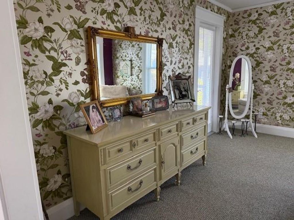 Image 31 of property listing at 121 W NORTH STREET, Tampa, FL 33604