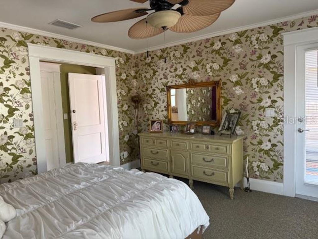 Image 32 of property listing at 121 W NORTH STREET, Tampa, FL 33604