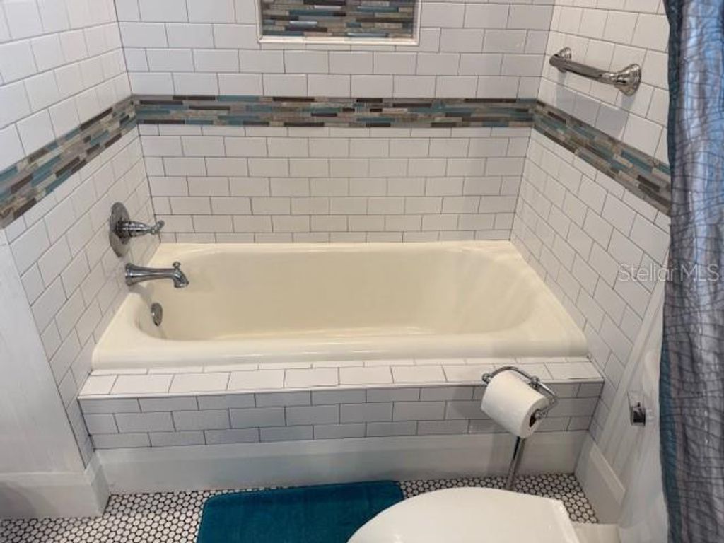 Image 44 of property listing at 121 W NORTH STREET, Tampa, FL 33604