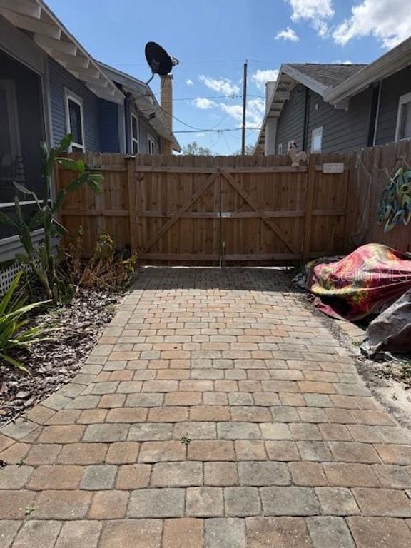 Image 60 of property listing at 121 W NORTH STREET, Tampa, FL 33604