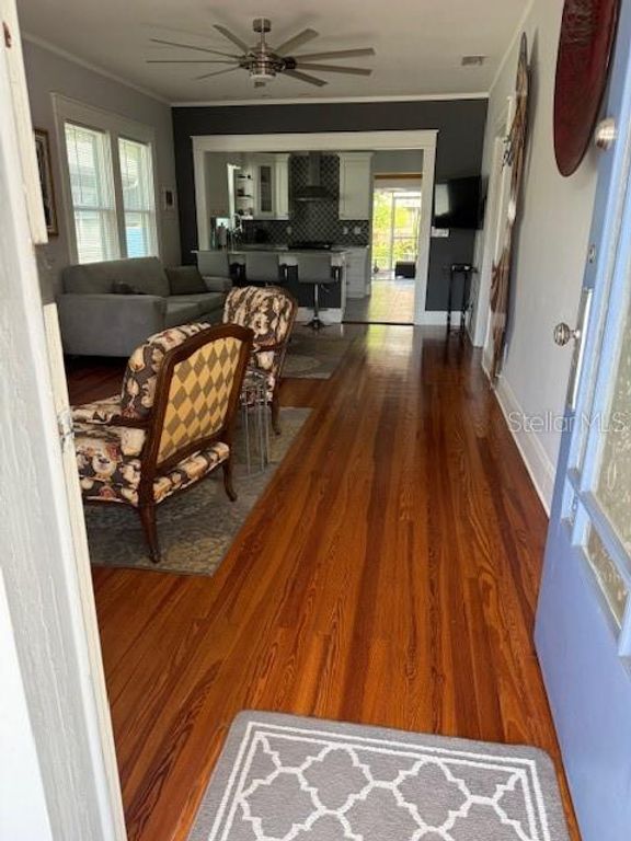 Image 7 of property listing at 121 W NORTH STREET, Tampa, FL 33604