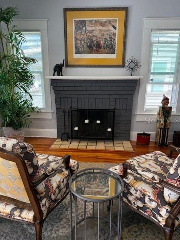 Image 8 of property listing at 121 W NORTH STREET, Tampa, FL 33604