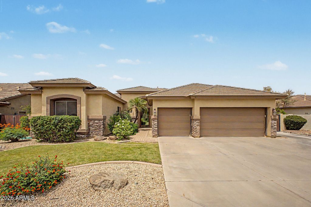 6720 S CRESTVIEW Drive, Gilbert, AZ 85298