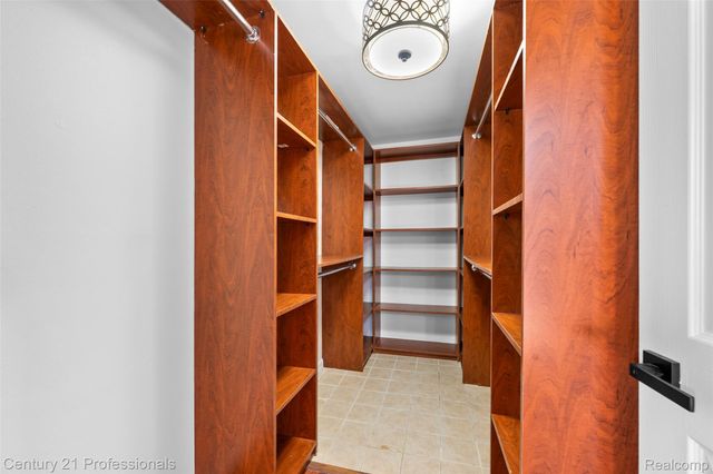 1580 Crimson Drive, Troy, MI 48083