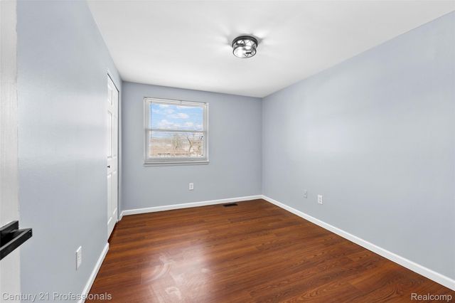 1580 Crimson Drive, Troy, MI 48083