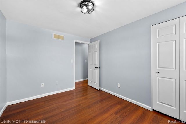 1580 Crimson Drive, Troy, MI 48083