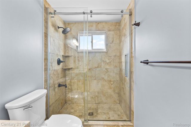 1580 Crimson Drive, Troy, MI 48083