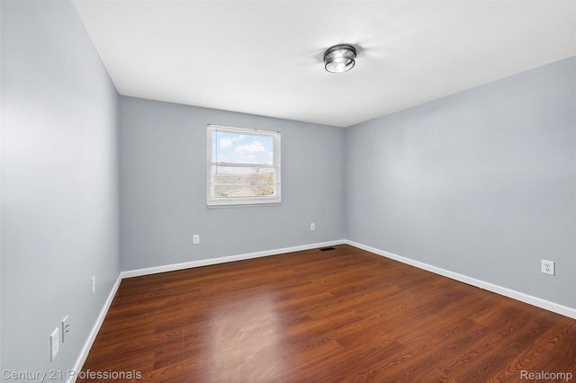 1580 Crimson Drive, Troy, MI 48083