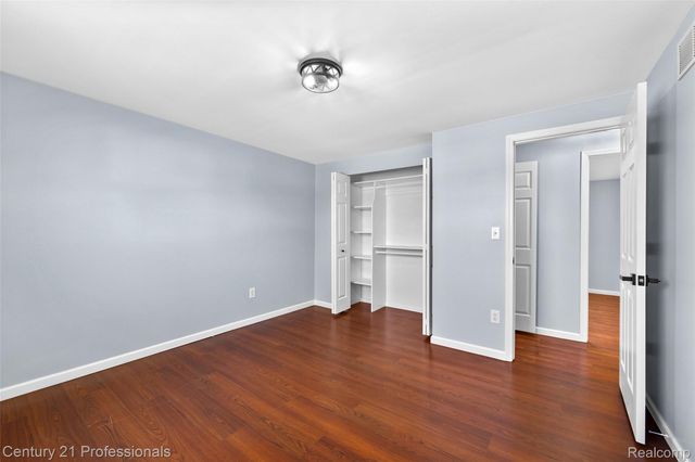 1580 Crimson Drive, Troy, MI 48083