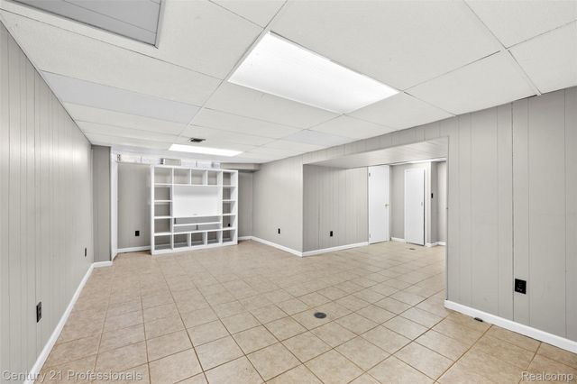 1580 Crimson Drive, Troy, MI 48083