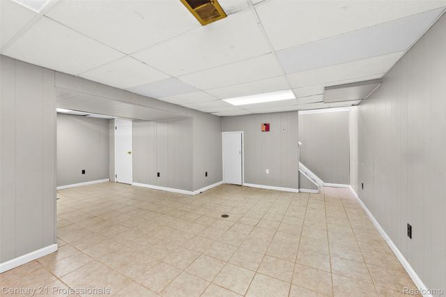 1580 Crimson Drive, Troy, MI 48083