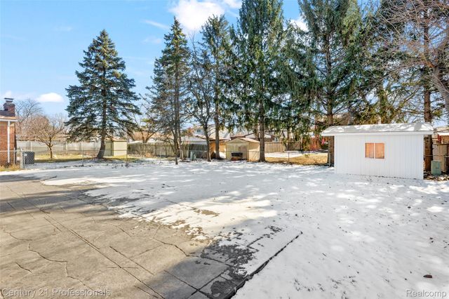 1580 Crimson Drive, Troy, MI 48083