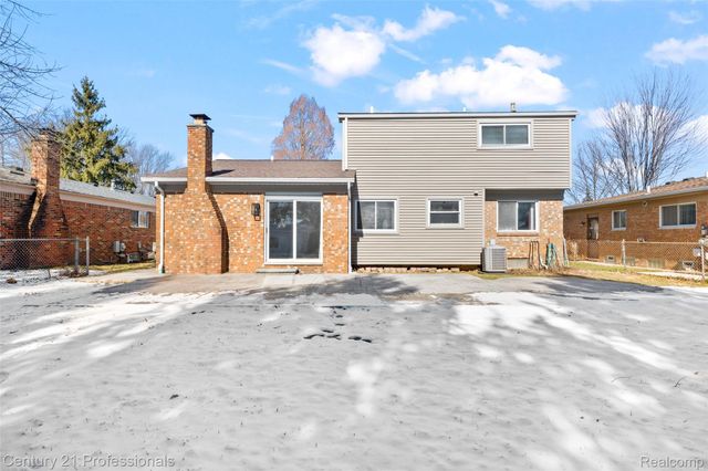 1580 Crimson Drive, Troy, MI 48083