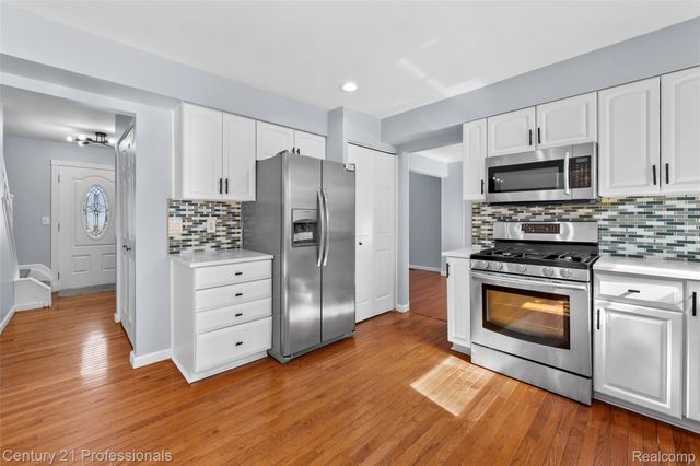 1580 Crimson Drive, Troy, MI 48083