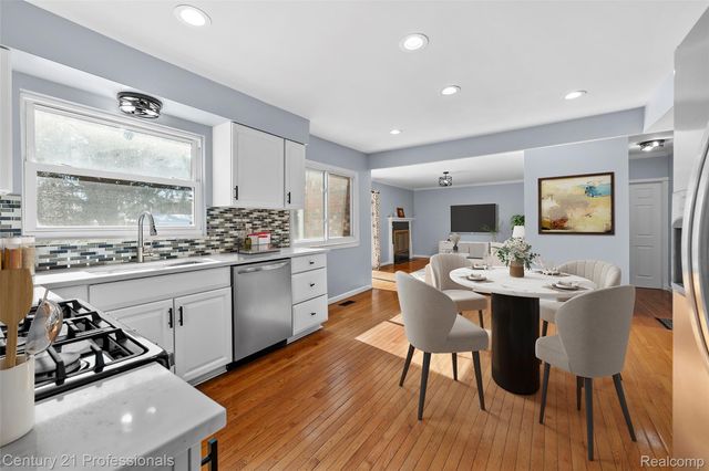 1580 Crimson Drive, Troy, MI 48083