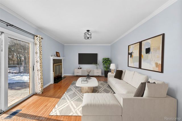 1580 Crimson Drive, Troy, MI 48083