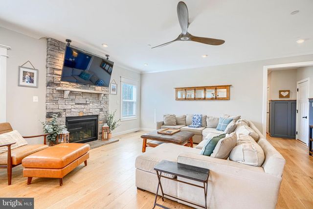 2553 HANOVER PIKE, Hampstead, MD 21074