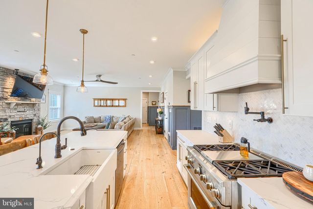 2553 HANOVER PIKE, Hampstead, MD 21074