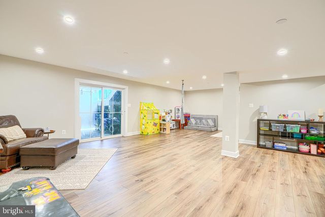 2553 HANOVER PIKE, Hampstead, MD 21074