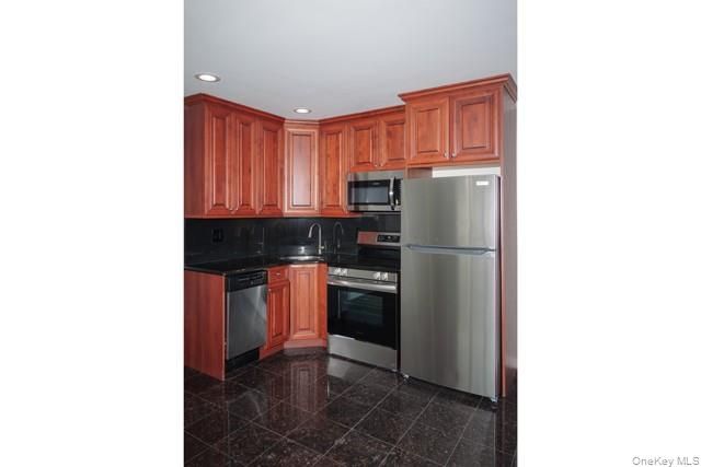 118 Carleton Avenue 2B, Islip Terrace, NY 11752