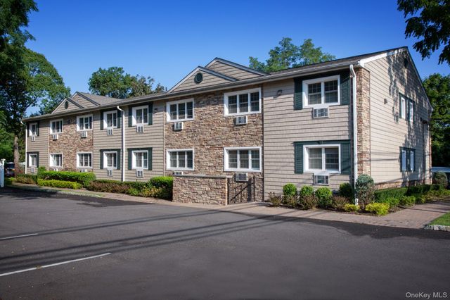 118 Carleton Avenue 2B, Islip Terrace, NY 11752