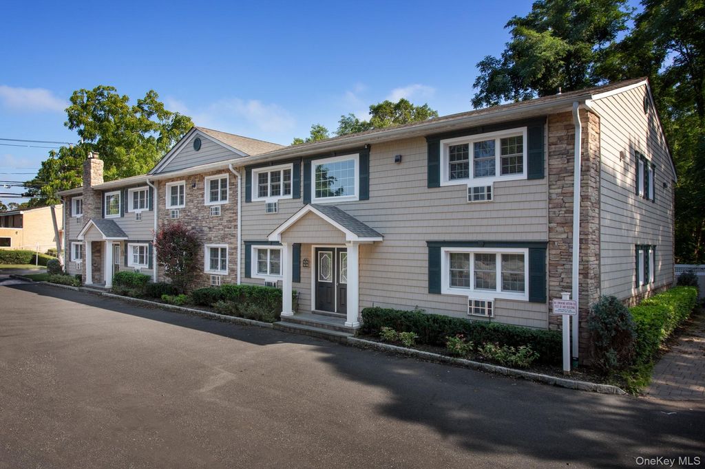 118 Carleton Avenue 2B, Islip Terrace, NY 11752