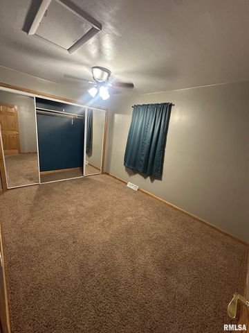 223 ELM Street, Kincaid, IL 62568