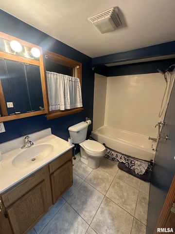 223 ELM Street, Kincaid, IL 62568